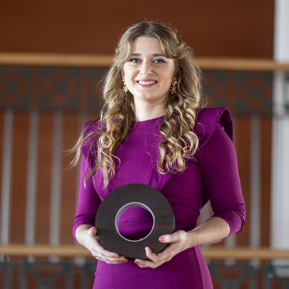 Dra. Patricia Altea Manzano recibe la XXX Beca FERO en la Gala de Valencia.